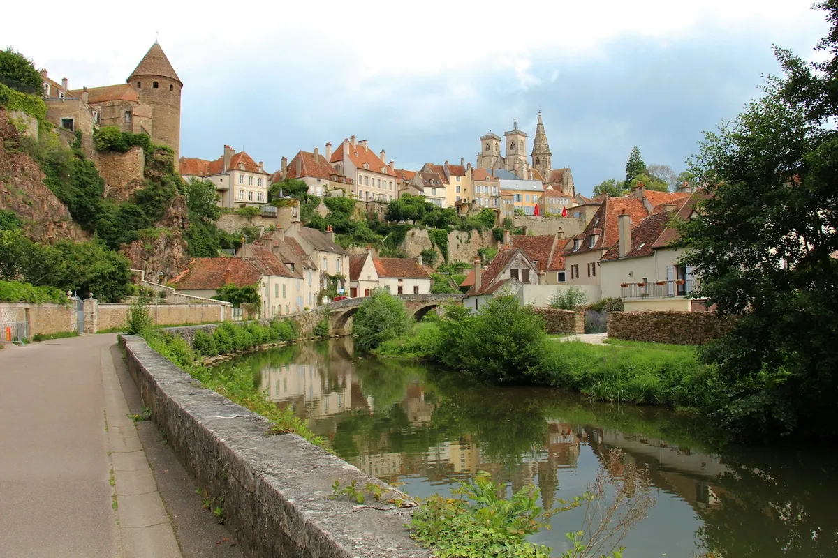 River winding past medieval houses in Semur-en-Auxois, Burgundy