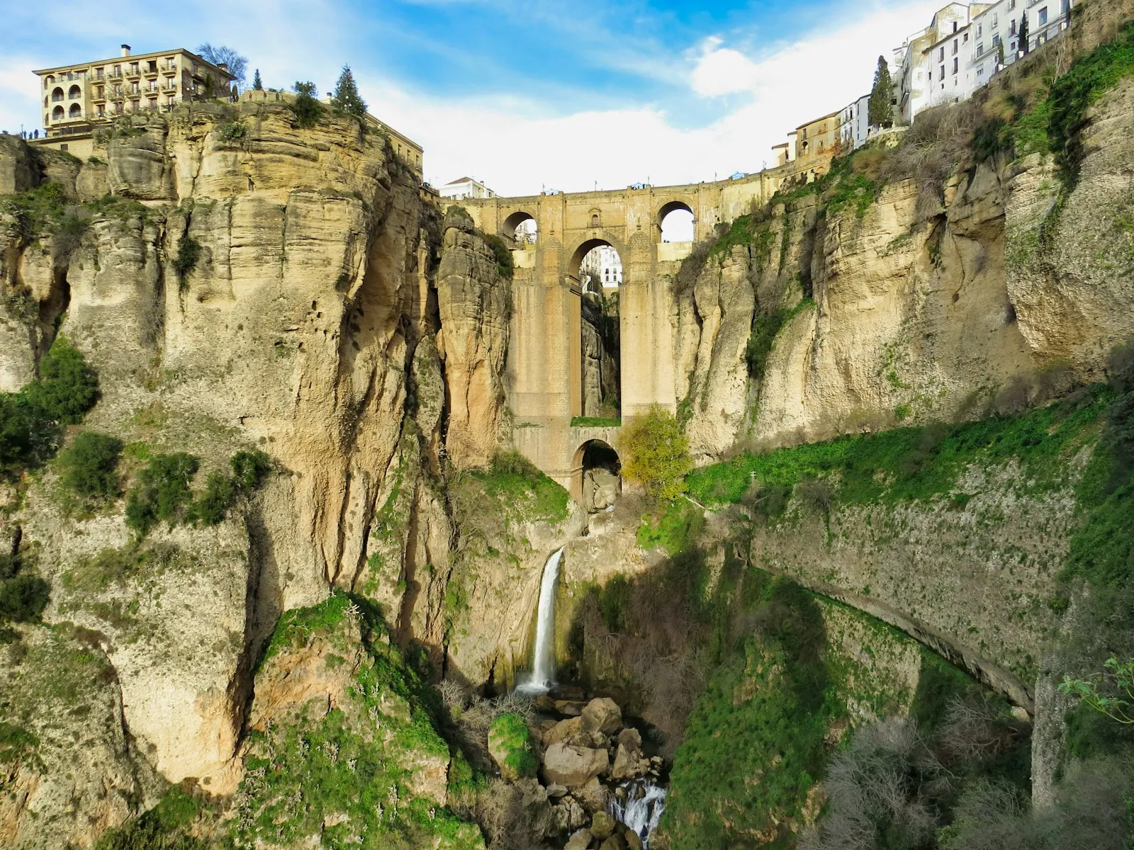 Puente Nuevo bridge spanning the El Tajo gorge, Ronda